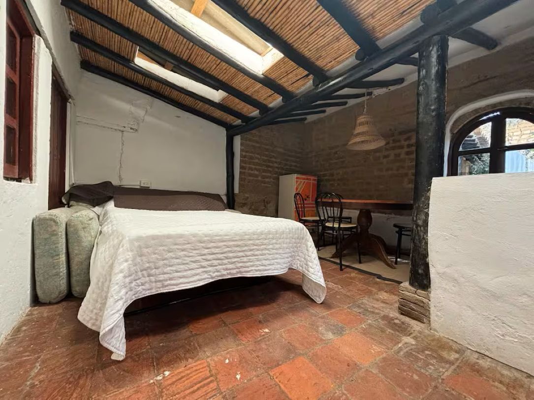 1 habitación, tabla de planchar con plancha y acceso a internet 
