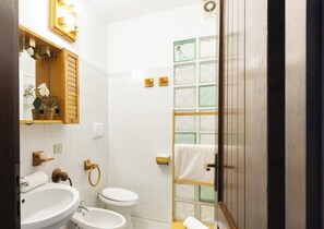 Shower, hair dryer, bidet, towels - The Terrace on the dune 6 by Propertize (Torre dei Corsari)
