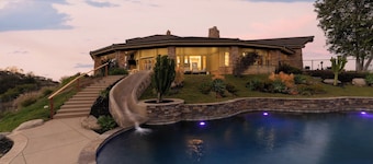 Private Wine Country Resort, Ocean Views & Pool, Game Room, Sauna, Gym, Golf