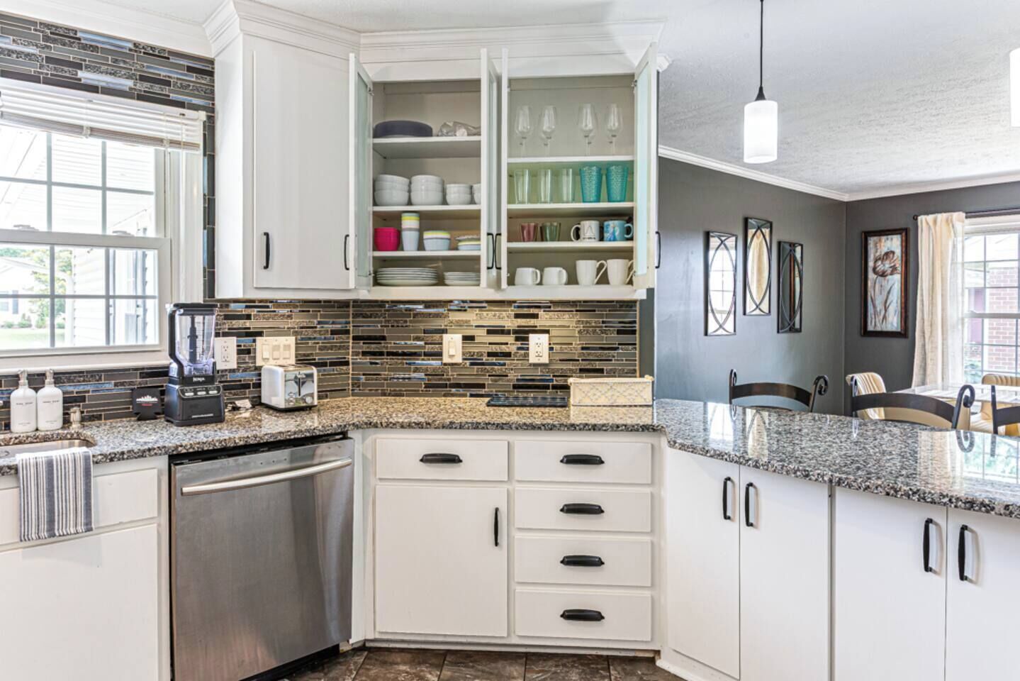 Coffee/tea maker, fridge, microwave, stovetop
