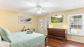 3 bedrooms, iron/ironing board, travel crib, WiFi