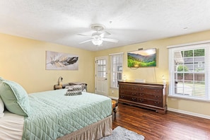 3 bedrooms, iron/ironing board, travel cot, WiFi - Sugar Cane Ranch: Private Pool, Yard & Near Bragg (Fayetteville)