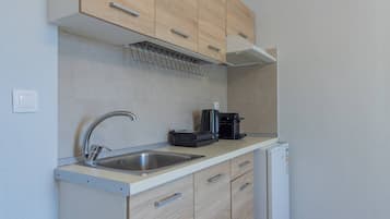 Deluxe-Apartment, Balkon, Gartenblick | Eigene Küche | Mini-Kühlschrank