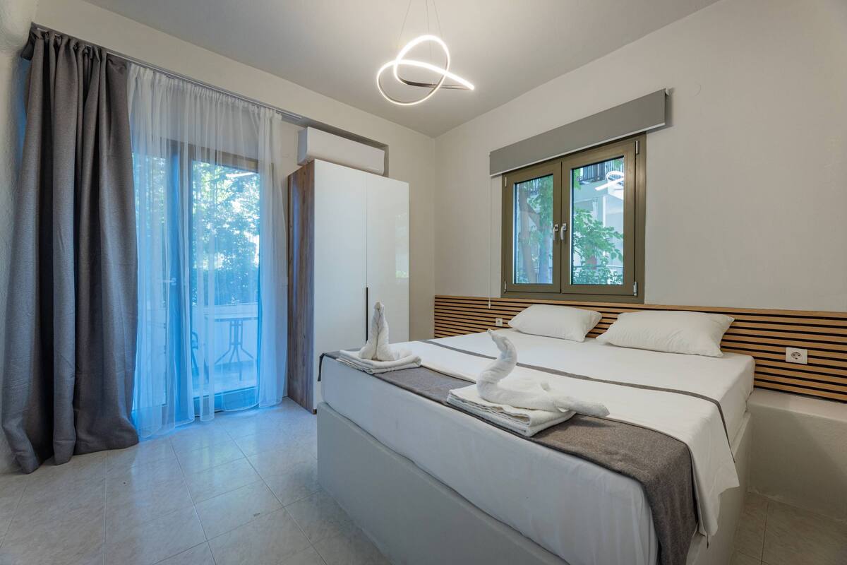 Deluxe Triple Room, Balcony, Garden View
