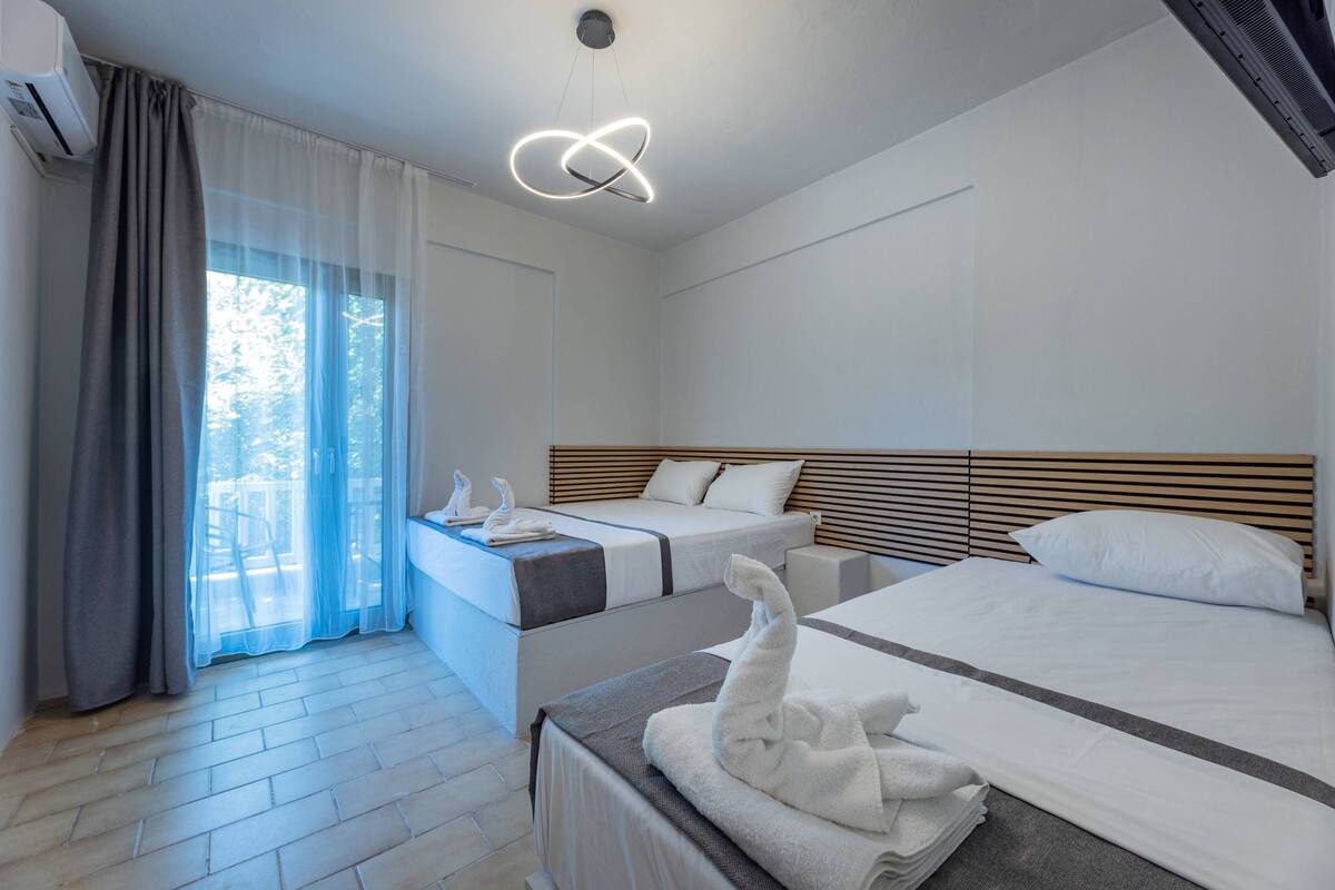 Deluxe Suite, Balcony, Garden View