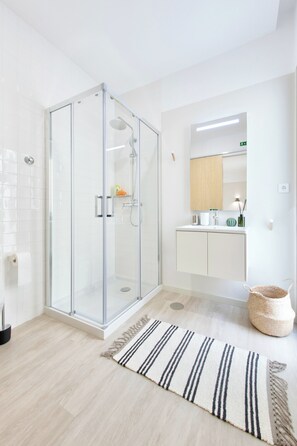 Towels, toilet paper - Art Home Apartments (Aveiro)