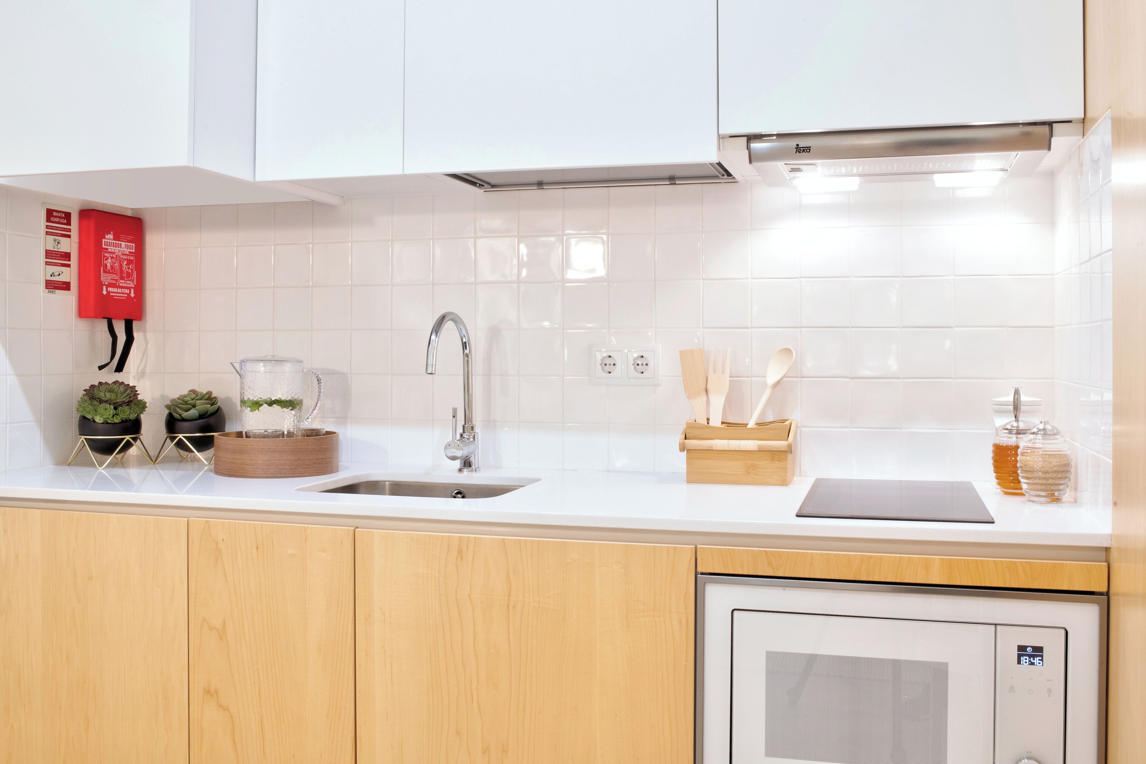 Full-sized fridge, microwave, stovetop, cookware/dishes/utensils