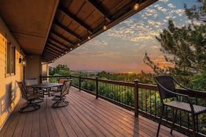 Outdoor dining - Exec Furnished Home • Corp Relocation • Med Professionals • Micron • Ext Stays (Boise)
