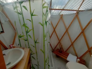 Shower, hair dryer, soap, toilet paper - Mágica Yurta con vista a Iguaque (Boyacá)