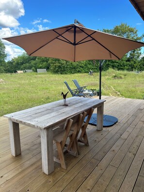 Outdoor dining - Vrbo Property (Lavalade)