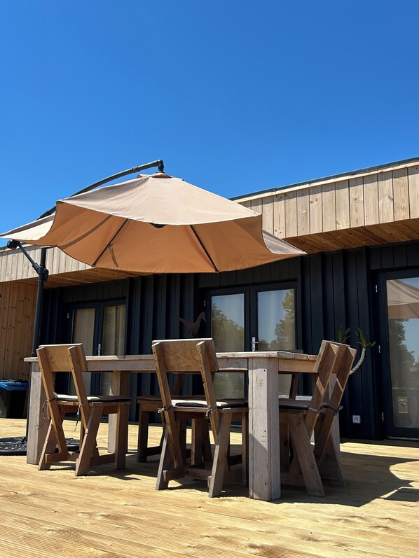 Outdoor dining - Vrbo Property (Lavalade)