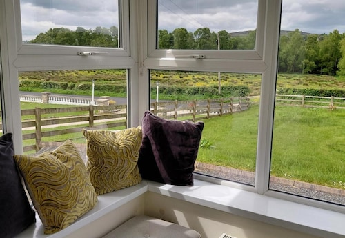 Cottage - Sleeps 6 - Parking