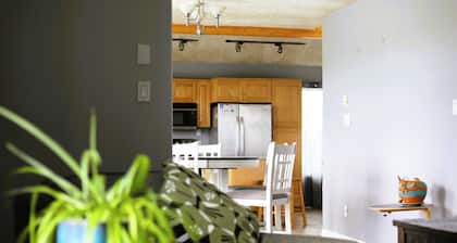 Charming Retreat with Stunning Views in Yellowknife's Prestigious Neighborhood