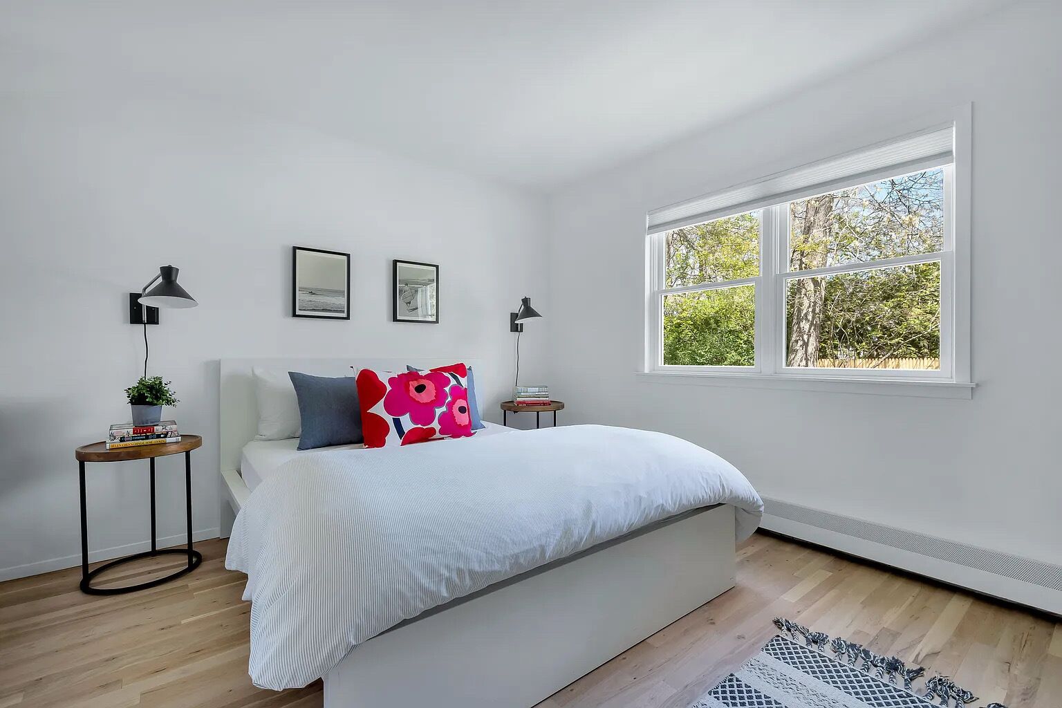 5 bedrooms, iron/ironing board, WiFi, bed sheets