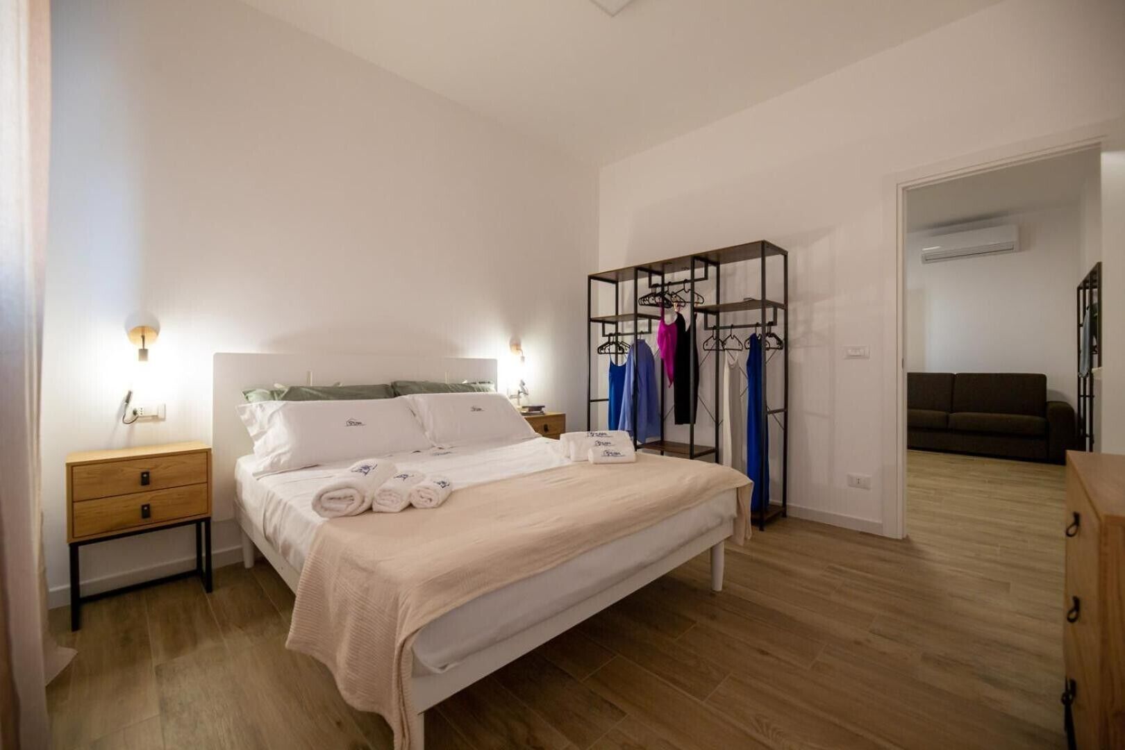 WiFi, bed sheets