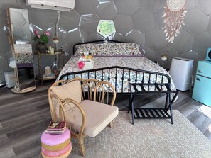 1 bedroom, WiFi, bed sheets - Dome @ Farm with Hot Tub/Cold Plunge/Sauna/Walking Trails and Charming Animals (Brandywine)