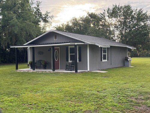 Immaculate 2-bedroom cottage with AC in Lake City, FL