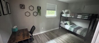 Immaculate 2-bedroom cottage with AC in Lake City, FL
