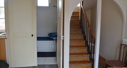 Duplex sur 2 étages 2 chambres , à 5mn à pieds de port Guillaume.