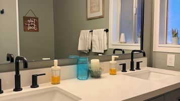 Family Loft, Non Smoking, Pets Allowed | Bathroom