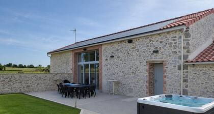 Vacation rental for 15 people (including those with limited mobility) with a spa, 35 minutes from Puy du Fou