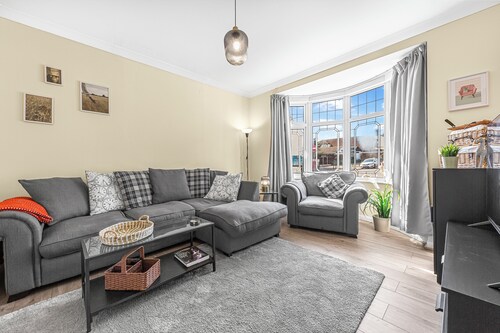 Modern 4BR Home|Sleep 7|Free Parking|Self check in