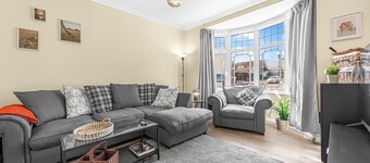 Modern 4BR Home|Sleep 7|Free Parking|Self check in