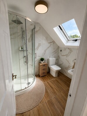 Bathroom - Home from home, perfect for contractors, teams, and family getaways (Southend-on-Sea)