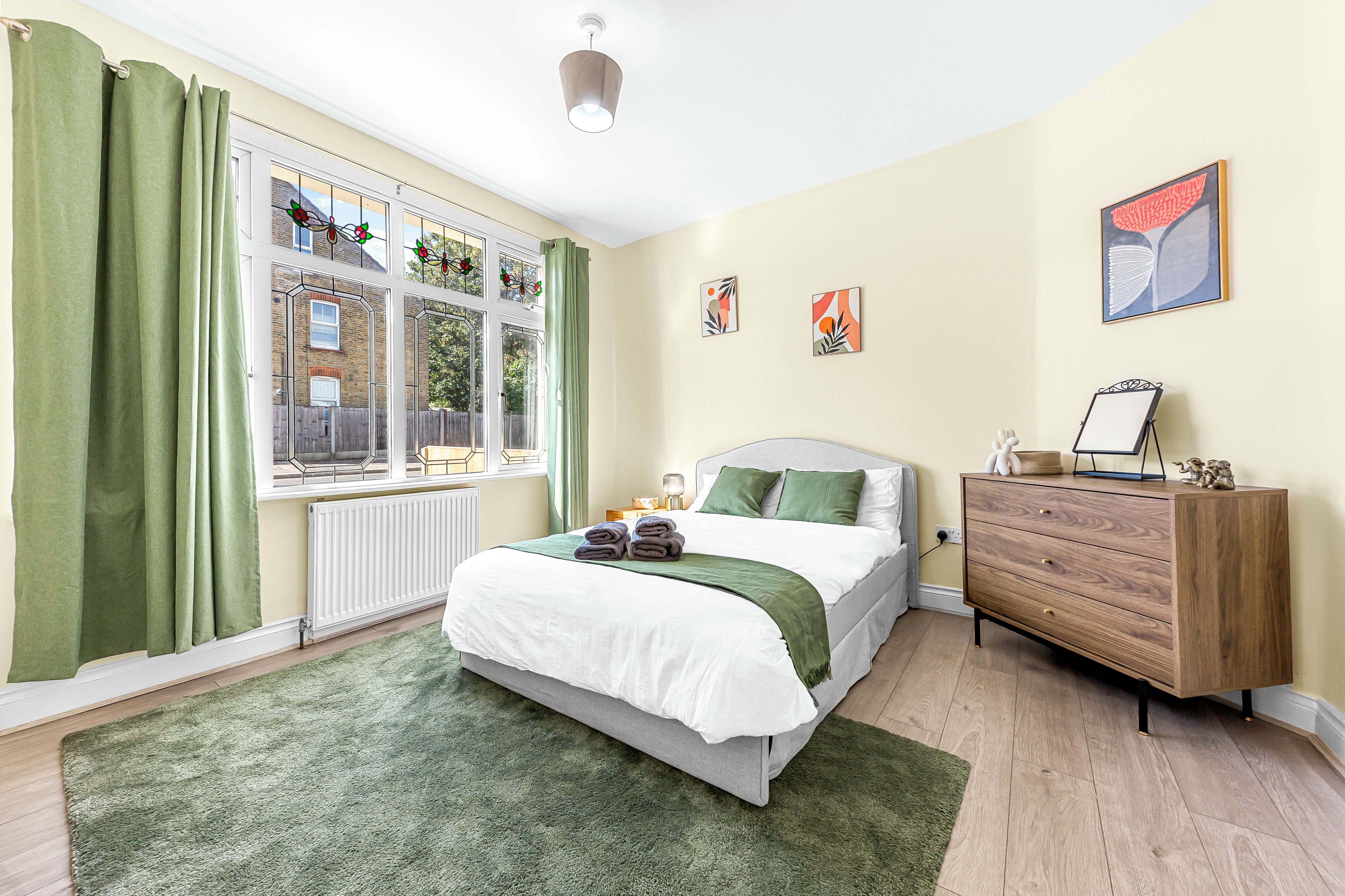 4 bedrooms, desk, iron/ironing board, travel cot