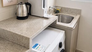 Premium Apartment, Pool Access, Beach View | Private kitchen