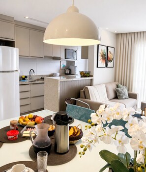 Premium Apartment, Pool Access, Beach View | Private kitchen