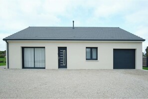 Exterior - Vrbo Property (Larnaud)