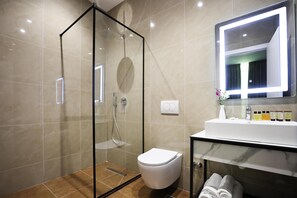 Family Room, Multiple Beds, Non Smoking, Connecting Rooms | Bathroom - Best Western Plus The Met Hotel (Kashar)