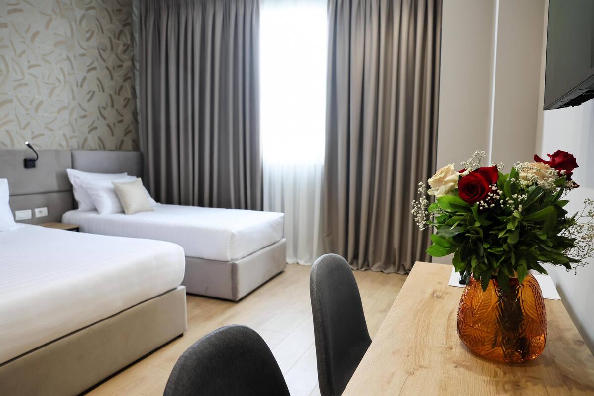 Deluxe Room, 2 Twin Beds, Non Smoking