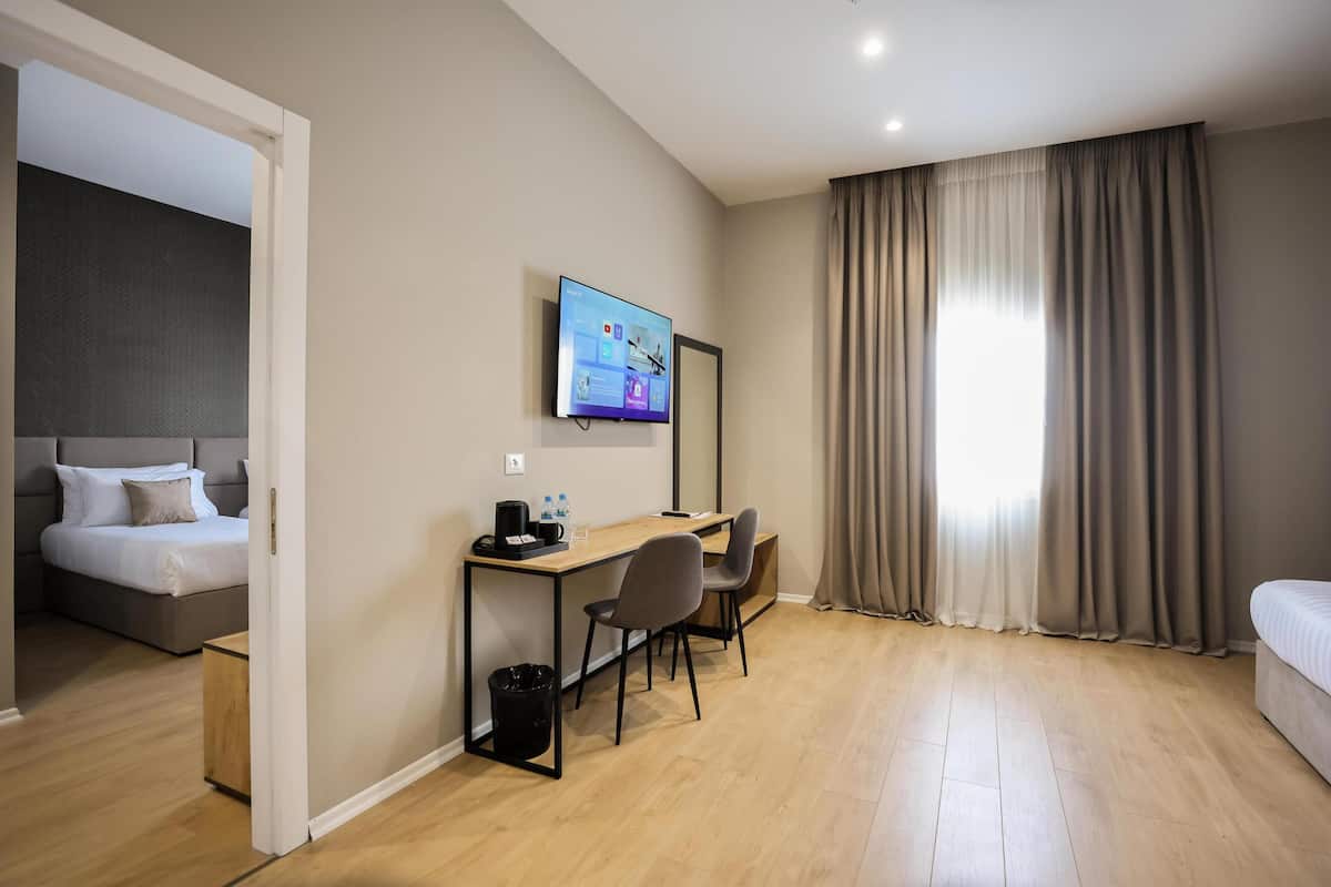 Family Room, Multiple Beds, Non Smoking, Connecting Rooms