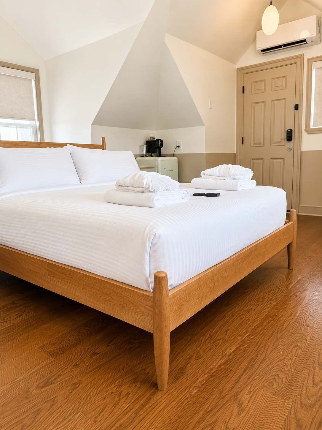 WiFi, bed sheets