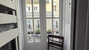 Dormitorio compartido, dormitorio mixto | Interior