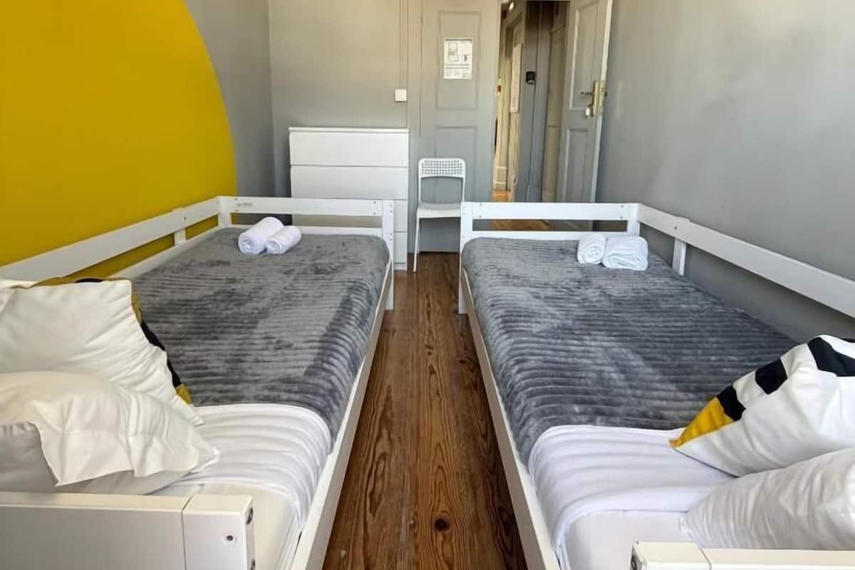 Twin Room, Shared Bathroom | WiFi (free), bed sheets