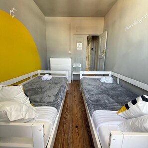 Twin Room, Shared Bathroom | Free WiFi - A Beira Hostel (Aveiro)