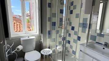 Shared Dormitory, Men only | Bathroom