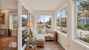 TV - Private Coastal 3 BD Residence in Ocean Park (Old Orchard Beach)