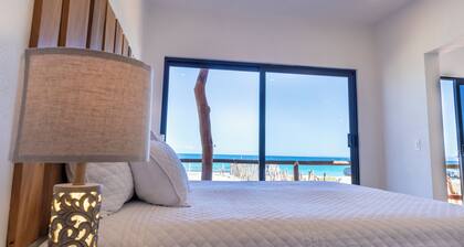 Beachfront Cabin at Rasta Beach, just steps from the water, with stunning ocean views
