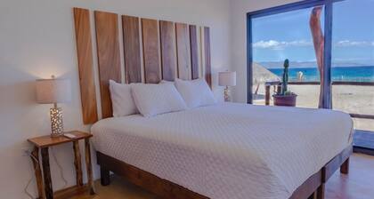 Beachfront Cabin at Rasta Beach, just steps from the water, with stunning ocean views