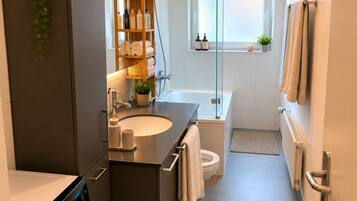 Apartment, 2 Bedrooms | Laundry
