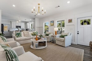 Smart TV - Coastal cottage, breezy porches with outdoor kitchen and oasis pool area (Bay St. Louis)
