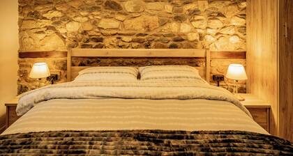 Offers family rooms with private bathrooms, air-conditioning and free WiFi.