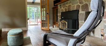 "The Farmland" | Pool | Hot Tub | 50 Acres!