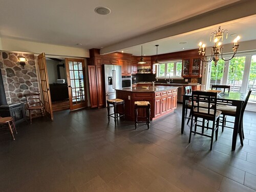 "The Farmland" | Pool | Hot Tub | 50 Acres!