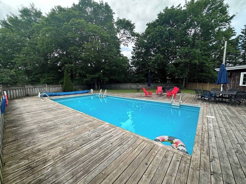 "The Farmland" | Pool | Hot Tub | 50 Acres!