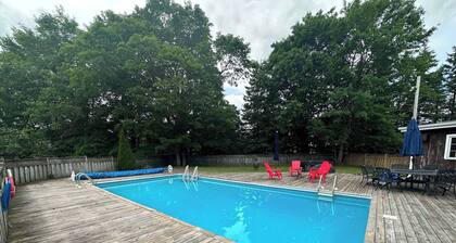 "The Farmland" | Pool | Hot Tub | 50 Acres!